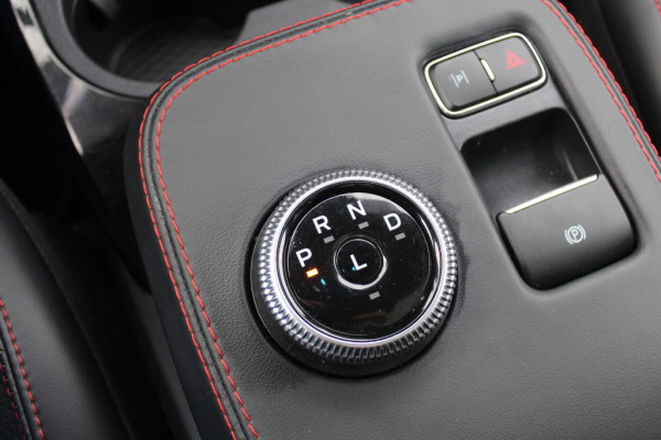 Ford Mustang Mach-E Extended First Edition AWD 98 kWh / Glascoating / Trekhaak / Panoramadak / Camera / Leder / 19'' / B&O / Keyless / DAB / Dodehoek / ACC / Navigatie / Sfeerverlichting / Stoelverwarming