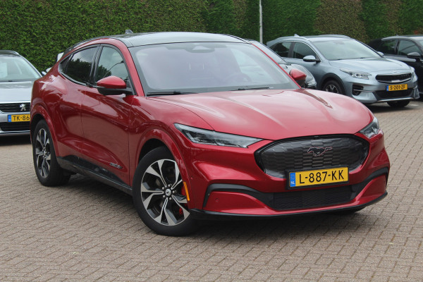 Ford Mustang Mach-E Extended First Edition AWD 98 kWh / Glascoating / Trekhaak / Panoramadak / Camera / Leder / 19'' / B&O / Keyless / DAB / Dodehoek / ACC / Navigatie / Sfeerverlichting / Stoelverwarming