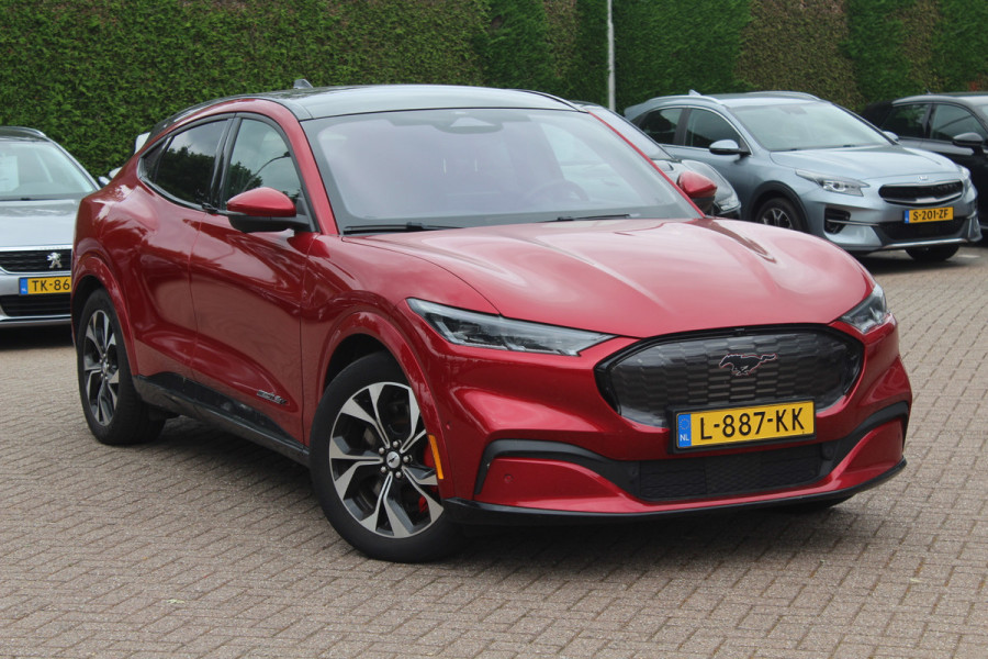 Ford Mustang Mach-E Extended First Edition AWD 98 kWh / Glascoating / Trekhaak / Panoramadak / Camera / Leder / 19'' / B&O / Keyless / DAB / Dodehoek / ACC / Navigatie / Sfeerverlichting / Stoelverwarming