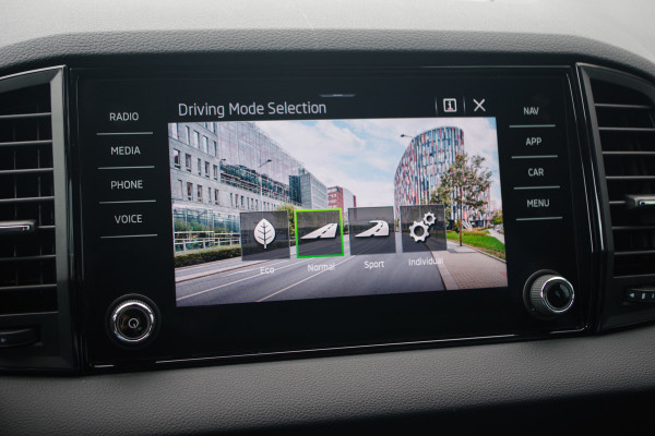 Škoda Karoq 1.5 TSI ACT 150 PK Sportline Bns, Adap. Cruise Control, Camera, Carplay