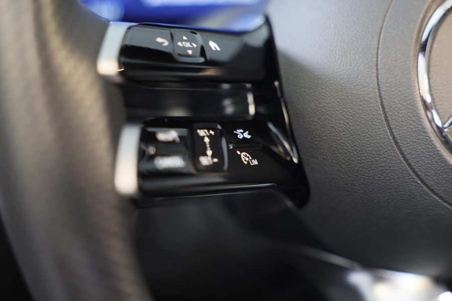 Mercedes-Benz C-Klasse 300 e 4MATIC AMG 63 Look / Acc / Memory / Burmester / Head Up / 360 Camera / Leder / Navi / Led / 20 Inch