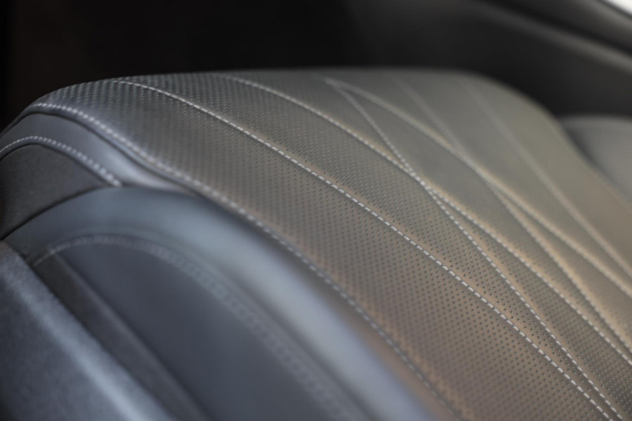 Mercedes-Benz C-Klasse 300 e 4MATIC AMG 63 Look / Acc / Memory / Burmester / Head Up / 360 Camera / Leder / Navi / Led / 20 Inch