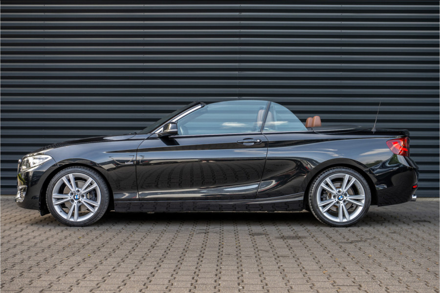 BMW 2 Serie Cabrio 220i Luxury Line Xenon - M Sport stuurwiel - Sportstoel