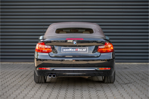 BMW 2 Serie Cabrio 220i Luxury Line Xenon - M Sport stuurwiel - Sportstoel