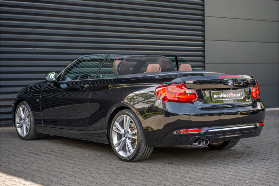 BMW 2 Serie Cabrio 220i Luxury Line Xenon - M Sport stuurwiel - Sportstoel