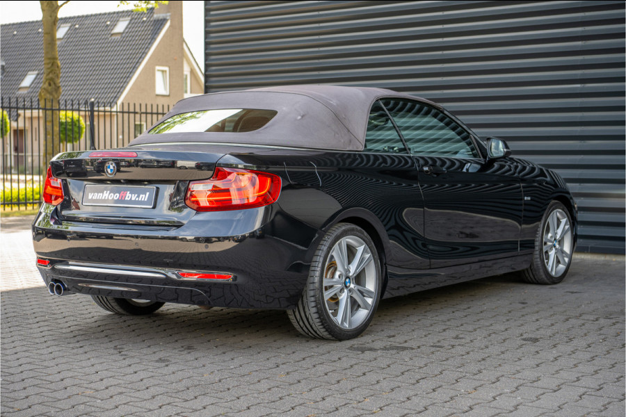 BMW 2 Serie Cabrio 220i Luxury Line Xenon - M Sport stuurwiel - Sportstoel