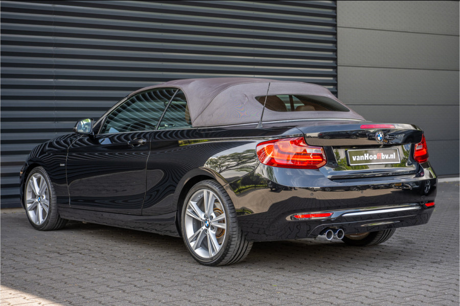 BMW 2 Serie Cabrio 220i Luxury Line Xenon - M Sport stuurwiel - Sportstoel