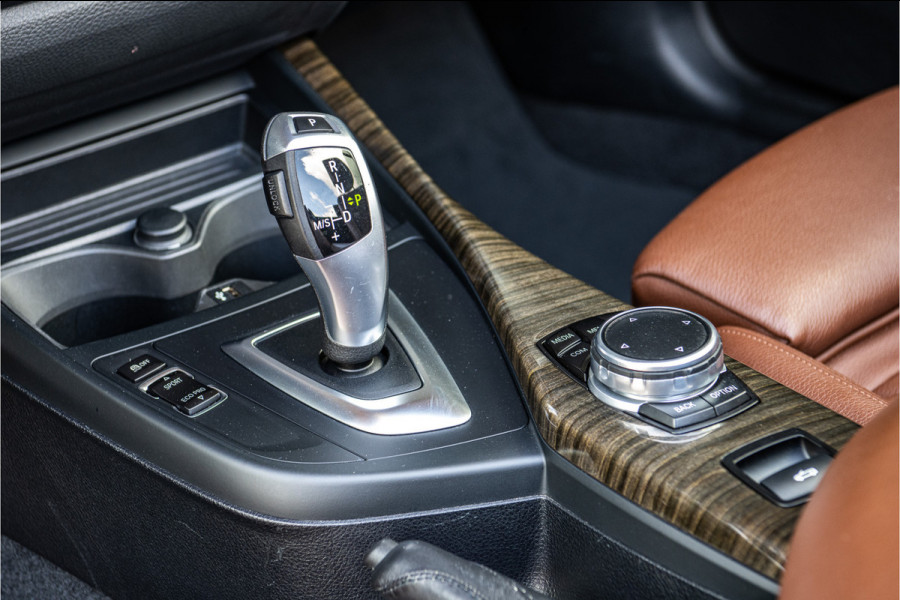 BMW 2 Serie Cabrio 220i Luxury Line Xenon - M Sport stuurwiel - Sportstoel