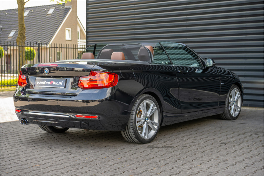 BMW 2 Serie Cabrio 220i Luxury Line Xenon - M Sport stuurwiel - Sportstoel