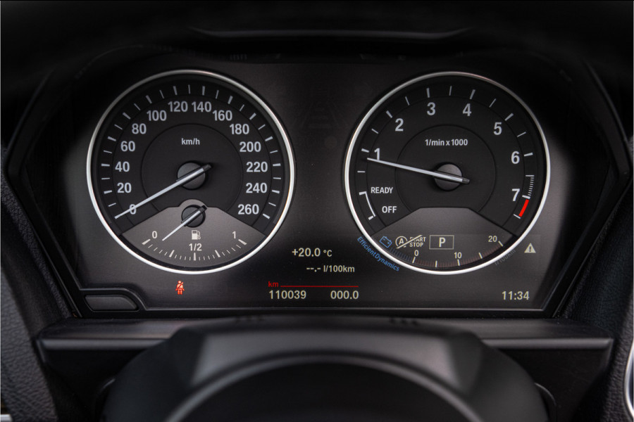 BMW 2 Serie Cabrio 220i Luxury Line Xenon - M Sport stuurwiel - Sportstoel