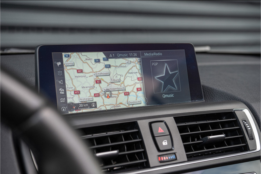 BMW 2 Serie Cabrio 220i Luxury Line Xenon - M Sport stuurwiel - Sportstoel