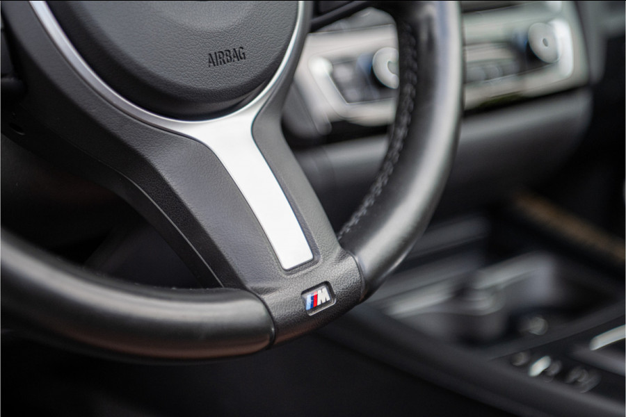 BMW 2 Serie Cabrio 220i Luxury Line Xenon - M Sport stuurwiel - Sportstoel