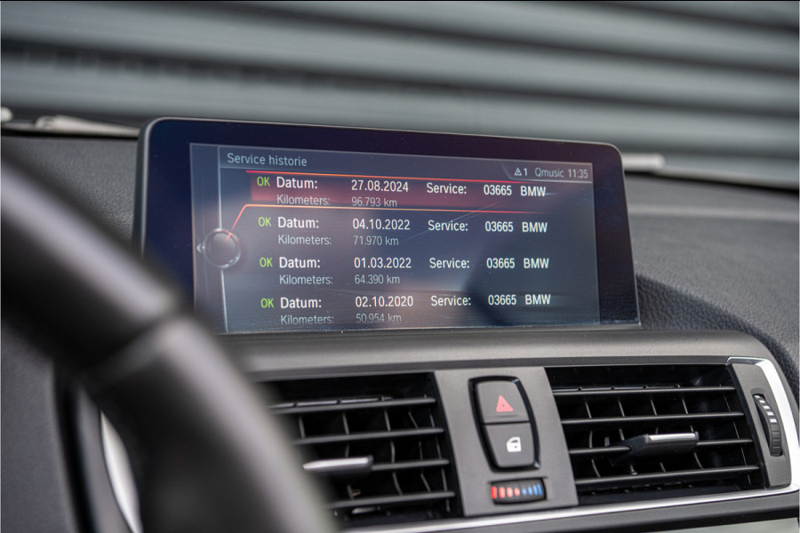 BMW 2 Serie Cabrio 220i Luxury Line Xenon - M Sport stuurwiel - Sportstoel