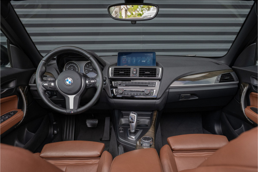 BMW 2 Serie Cabrio 220i Luxury Line Xenon - M Sport stuurwiel - Sportstoel