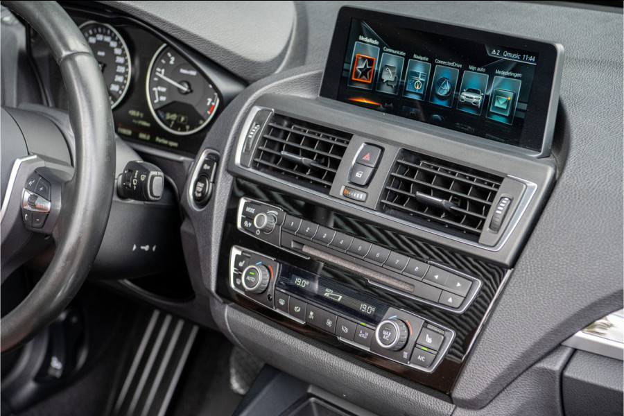 BMW 2 Serie Cabrio 220i Luxury Line Xenon - M Sport stuurwiel - Sportstoel