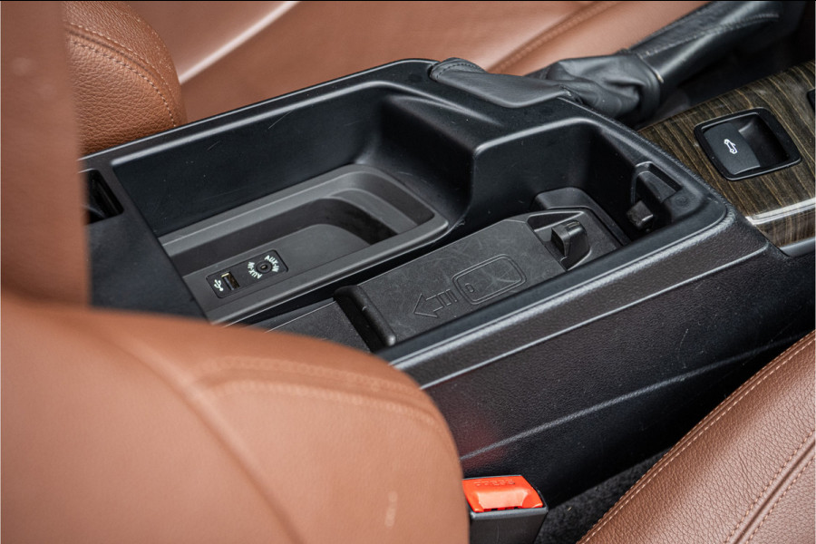 BMW 2 Serie Cabrio 220i Luxury Line Xenon - M Sport stuurwiel - Sportstoel