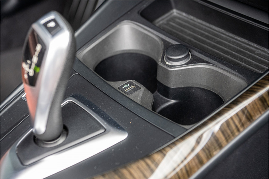 BMW 2 Serie Cabrio 220i Luxury Line Xenon - M Sport stuurwiel - Sportstoel