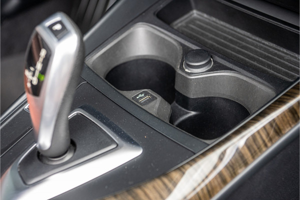 BMW 2 Serie Cabrio 220i Luxury Line Xenon - M Sport stuurwiel - Sportstoel