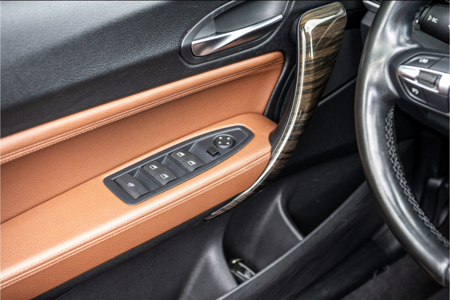 BMW 2 Serie Cabrio 220i Luxury Line Xenon - M Sport stuurwiel - Sportstoel