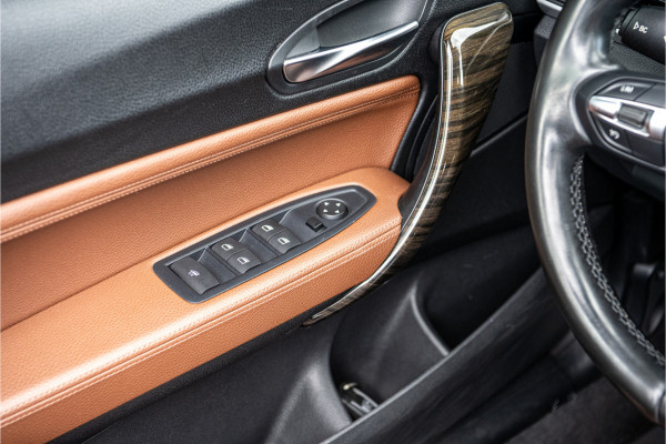 BMW 2 Serie Cabrio 220i Luxury Line Xenon - M Sport stuurwiel - Sportstoel