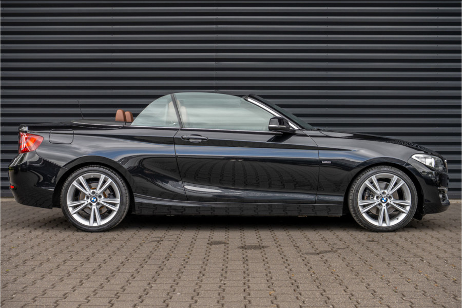 BMW 2 Serie Cabrio 220i Luxury Line Xenon - M Sport stuurwiel - Sportstoel