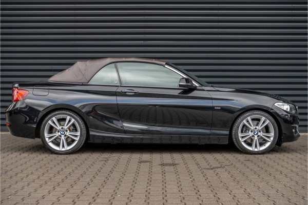 BMW 2 Serie Cabrio 220i Luxury Line Xenon - M Sport stuurwiel - Sportstoel