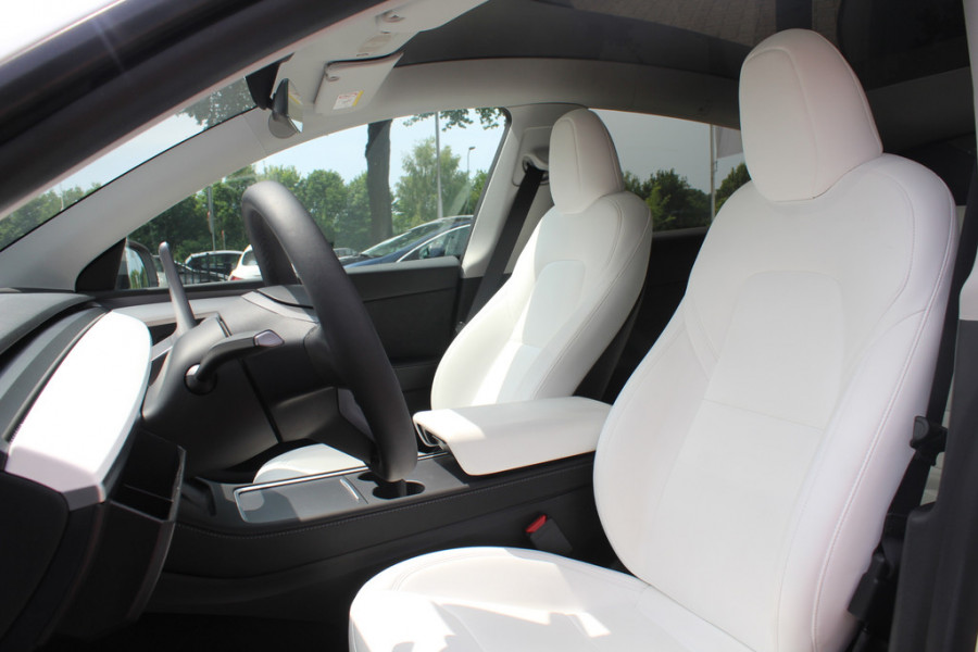 Tesla Model Y Long Range AWD 75 kWh / Autopilot / Panoramadak / Camera / Leder / 20'' / Keyless / ACC