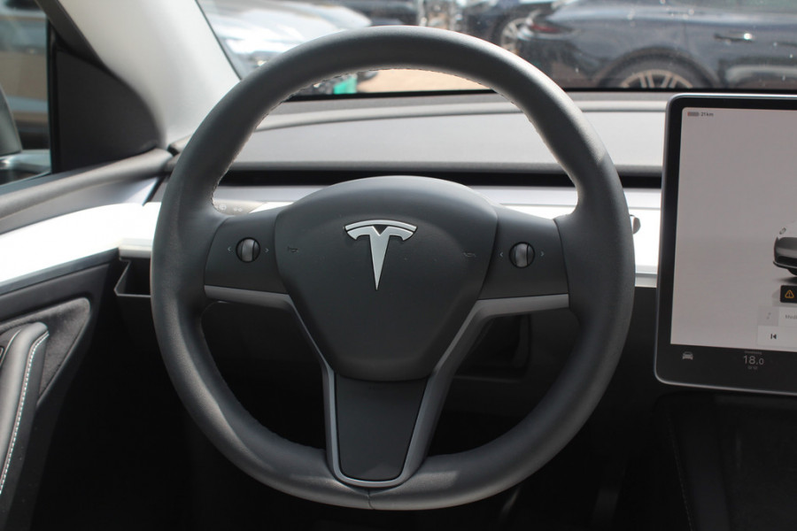 Tesla Model Y Long Range AWD 75 kWh / Autopilot / Panoramadak / Camera / Leder / 20'' / Keyless / ACC