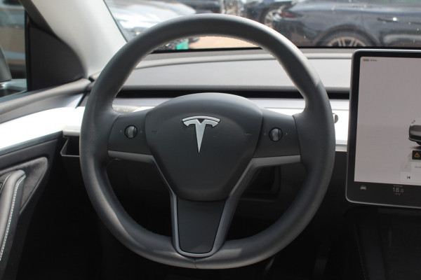 Tesla Model Y Long Range AWD 75 kWh / Autopilot / Panoramadak / Camera / Leder / 20'' / Keyless / ACC