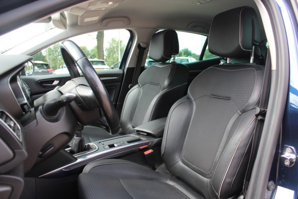 Renault MEGANE Estate 1.2 TCe Bose / Trekhaak / Camera / Navigatie / Bose / 17'' / Half leder / Keyless / Dodehoek / DAB / Cruise Control