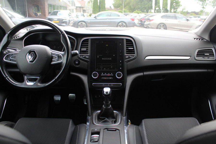Renault MEGANE Estate 1.2 TCe Bose / Trekhaak / Camera / Navigatie / Bose / 17'' / Half leder / Keyless / Dodehoek / DAB / Cruise Control
