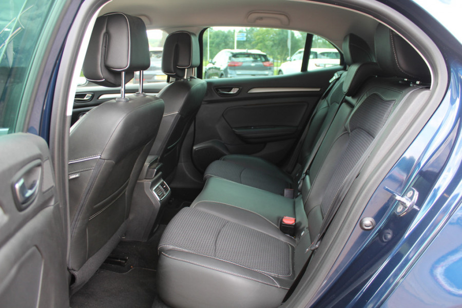 Renault MEGANE Estate 1.2 TCe Bose / Trekhaak / Camera / Navigatie / Bose / 17'' / Half leder / Keyless / Dodehoek / DAB / Cruise Control