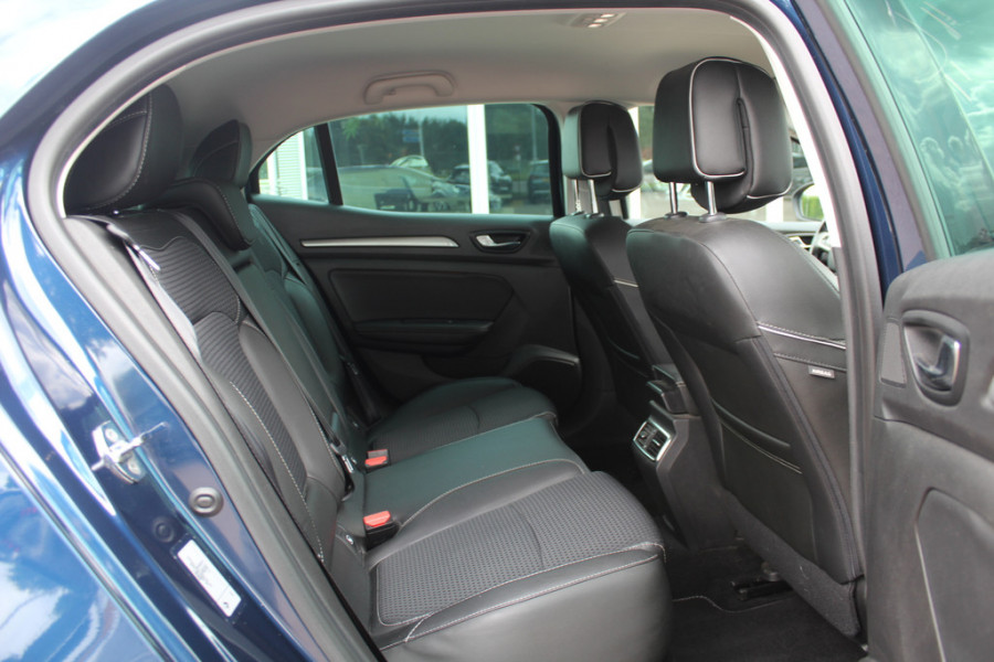 Renault MEGANE Estate 1.2 TCe Bose / Trekhaak / Camera / Navigatie / Bose / 17'' / Half leder / Keyless / Dodehoek / DAB / Cruise Control