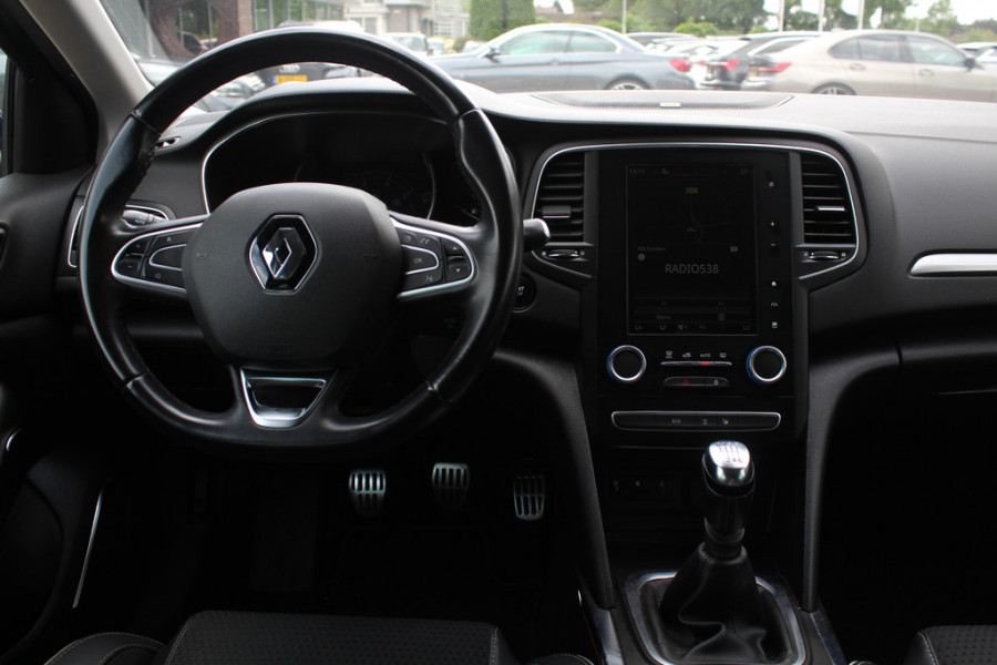 Renault MEGANE Estate 1.2 TCe Bose / Trekhaak / Camera / Navigatie / Bose / 17'' / Half leder / Keyless / Dodehoek / DAB / Cruise Control