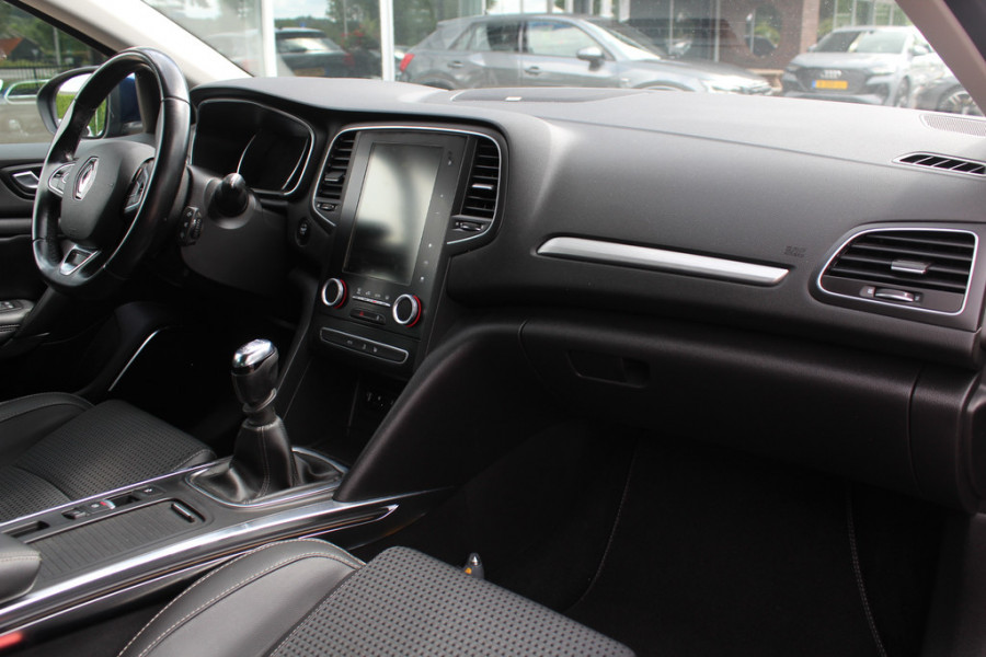 Renault MEGANE Estate 1.2 TCe Bose / Trekhaak / Camera / Navigatie / Bose / 17'' / Half leder / Keyless / Dodehoek / DAB / Cruise Control
