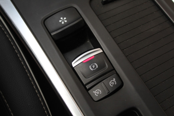 Renault MEGANE Estate 1.2 TCe Bose / Trekhaak / Camera / Navigatie / Bose / 17'' / Half leder / Keyless / Dodehoek / DAB / Cruise Control