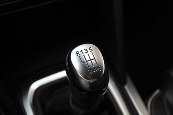 Renault MEGANE Estate 1.2 TCe Bose / Trekhaak / Camera / Navigatie / Bose / 17'' / Half leder / Keyless / Dodehoek / DAB / Cruise Control