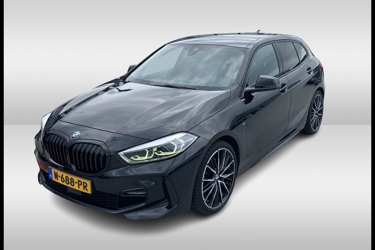 BMW 1-serie 118i Executive Ed. M Sport / Navigatie / Half leder / 19'' / Sportstoelen / Blackpack / Dakspoiler / Stoelverwarming / Cruise Control / Getint glas BMW 1-serie 118i Executive Ed. M Sport / Navigatie / Half leder / 19'' / Sportstoelen / Blackpack / Dakspoiler / Stoelverwarming / Cruise Control / Getint glas