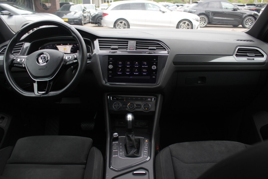 Volkswagen Tiguan Allspace 1.5 TSI Highline Business R-Line 7p. / Panoramadak / Camera / 20'' / Virtual Cockpit / DAB / Stoelverwarming / ACC / Spiegelpakket
