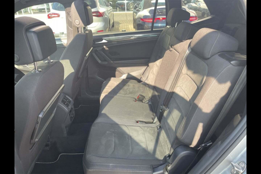 Volkswagen Tiguan Allspace 1.5 TSI Highline Business R-Line 7p. / Panoramadak / Camera / 20'' / Virtual Cockpit / DAB / Stoelverwarming / ACC / Spiegelpakket