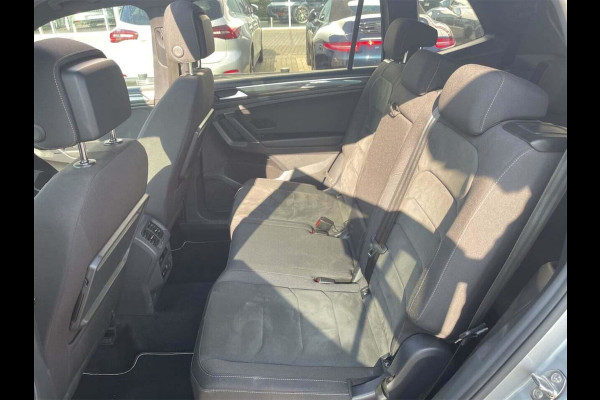 Volkswagen Tiguan Allspace 1.5 TSI Highline Business R-Line 7p. / Panoramadak / Camera / 20'' / Virtual Cockpit / DAB / Stoelverwarming / ACC / Spiegelpakket
