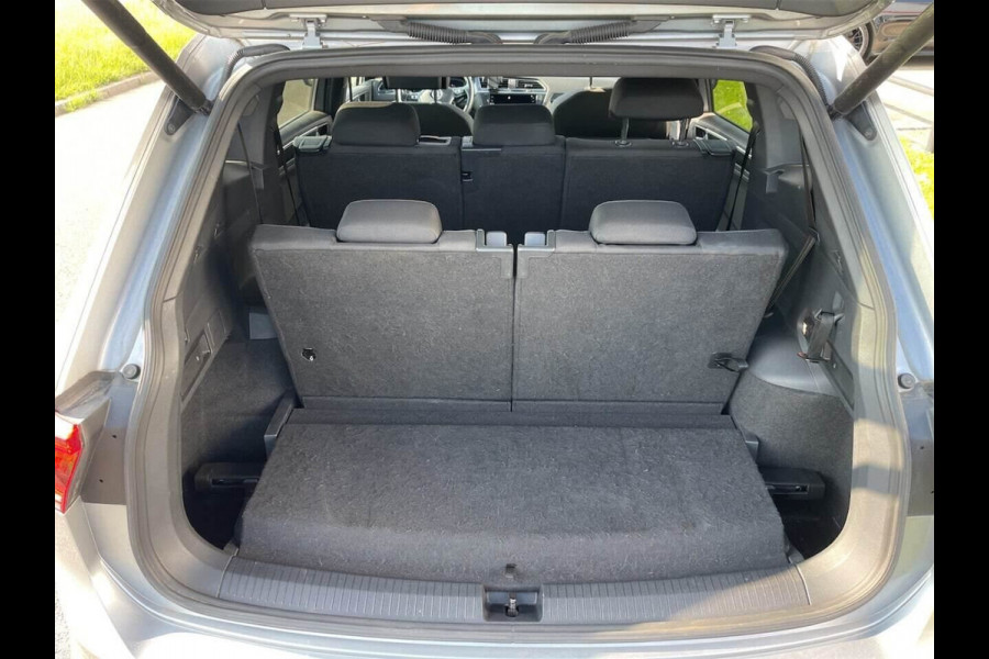 Volkswagen Tiguan Allspace 1.5 TSI Highline Business R-Line 7p. / Panoramadak / Camera / 20'' / Virtual Cockpit / DAB / Stoelverwarming / ACC / Spiegelpakket