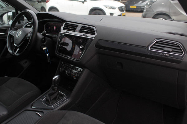 Volkswagen Tiguan Allspace 1.5 TSI Highline Business R-Line 7p. / Panoramadak / Camera / 20'' / Virtual Cockpit / DAB / Stoelverwarming / ACC / Spiegelpakket