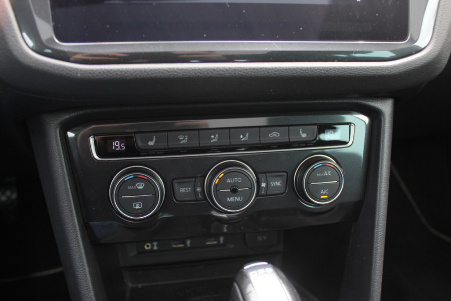 Volkswagen Tiguan Allspace 1.5 TSI Highline Business R-Line 7p. / Panoramadak / Camera / 20'' / Virtual Cockpit / DAB / Stoelverwarming / ACC / Spiegelpakket