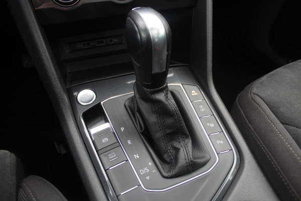 Volkswagen Tiguan Allspace 1.5 TSI Highline Business R-Line 7p. / Panoramadak / Camera / 20'' / Virtual Cockpit / DAB / Stoelverwarming / ACC / Spiegelpakket