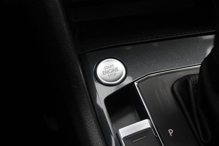 Volkswagen Tiguan Allspace 1.5 TSI Highline Business R-Line 7p. / Panoramadak / Camera / 20'' / Virtual Cockpit / DAB / Stoelverwarming / ACC / Spiegelpakket