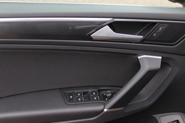 Volkswagen Tiguan Allspace 1.5 TSI Highline Business R-Line 7p. / Panoramadak / Camera / 20'' / Virtual Cockpit / DAB / Stoelverwarming / ACC / Spiegelpakket