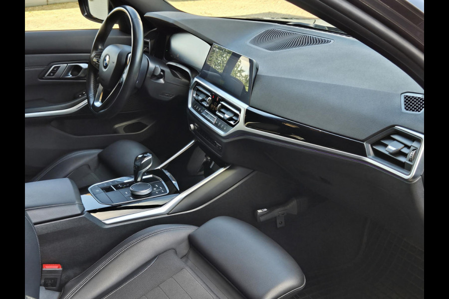 BMW 3-serie 320i Executive Edition SPORT LINE | SPORTSTOELEN | STOELVERWARMING |