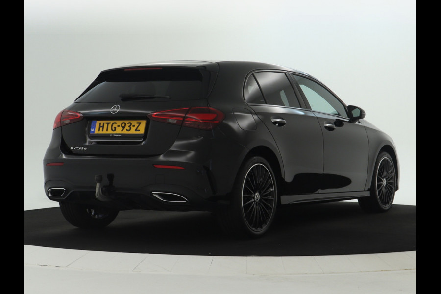Mercedes-Benz A-Klasse 250 e AMG Line | AMG Line Advanced Plus | Night Pakket | Trekhaak | Sfeerverlichting | Stuur en Stoelverwarming | Inclusief 24 maanden MB Certified garantie voor Europa.