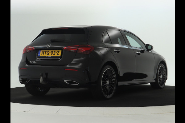 Mercedes-Benz A-Klasse 250 e AMG Line | AMG Line Advanced Plus | Night Pakket | Trekhaak | Sfeerverlichting | Stuur en Stoelverwarming | Inclusief 24 maanden MB Certified garantie voor Europa.